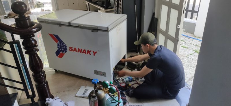 Nhận sửa chữa tủ đông tại Quận Long Biên giá siêu tiết kiệm